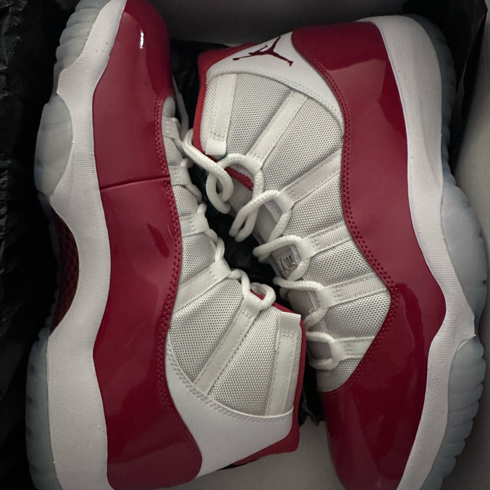Jordan 11, Cherry Red